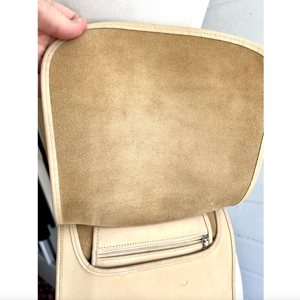 Vintage COACH No. C0P - 9135 Cross Body Bag in Bone - Picture 6 of 13